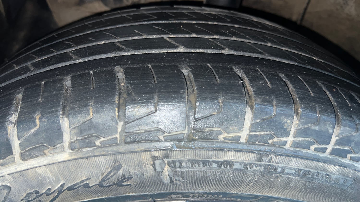 Used 2024 Hyundai Creta 1.5 MPi Petrol MT SX Tech Petrol Manual tyres LEFT FRONT TYRE TREAD VIEW