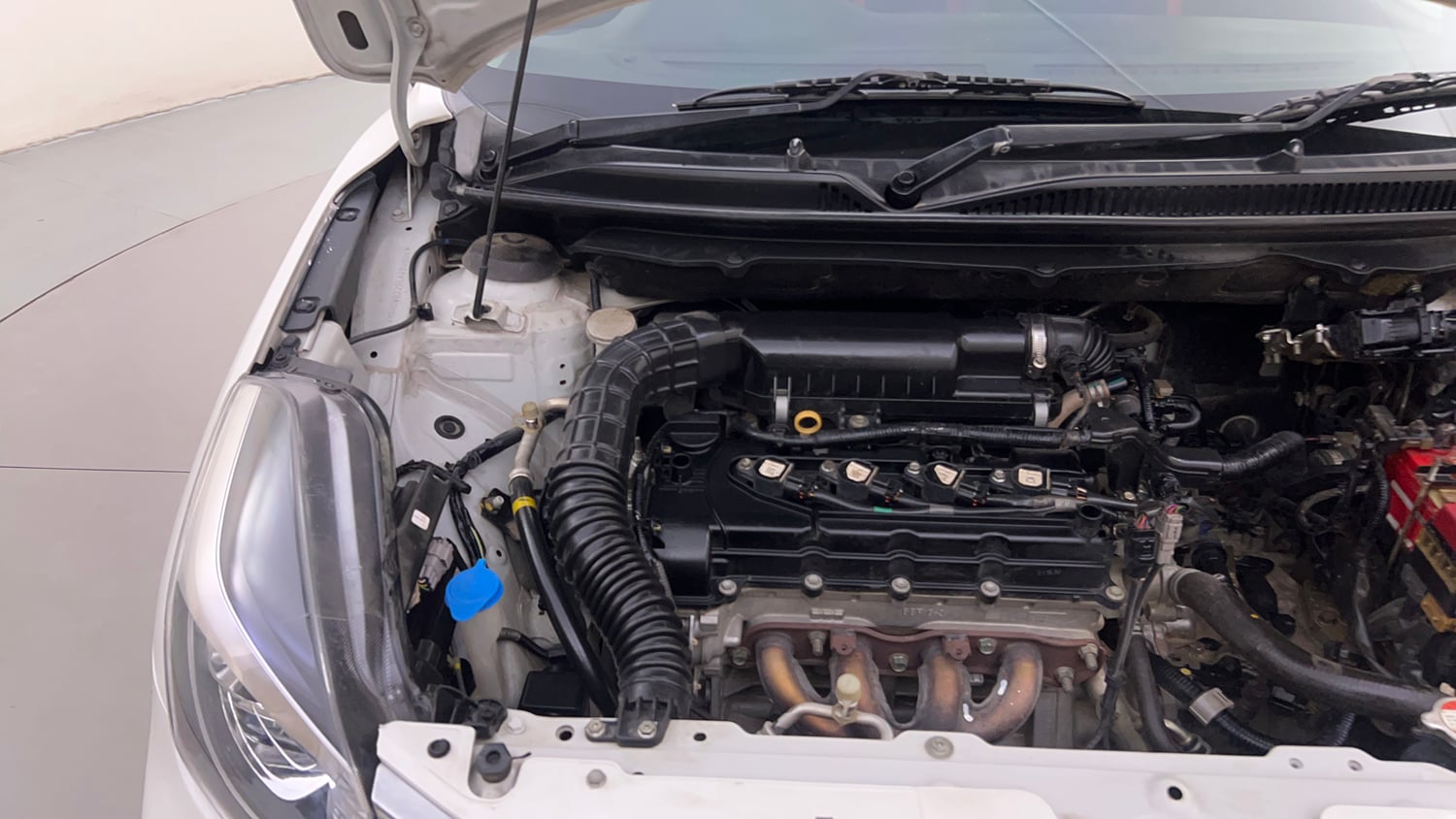 Used 2020 Toyota Glanza G CVT Petrol Automatic engine ENGINE RIGHT SIDE HINGE & APRON VIEW