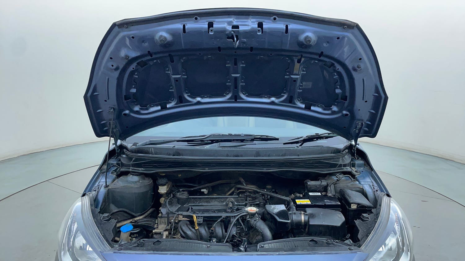 Used 2013 Hyundai i20 Magna (O) 1.2 Petrol Manual engine ENGINE & BONNET OPEN FRONT VIEW