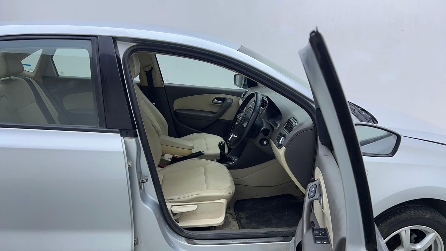 Used 2014 Volkswagen Vento Highline Petrol Petrol Manual interior RIGHT SIDE FRONT DOOR CABIN VIEW