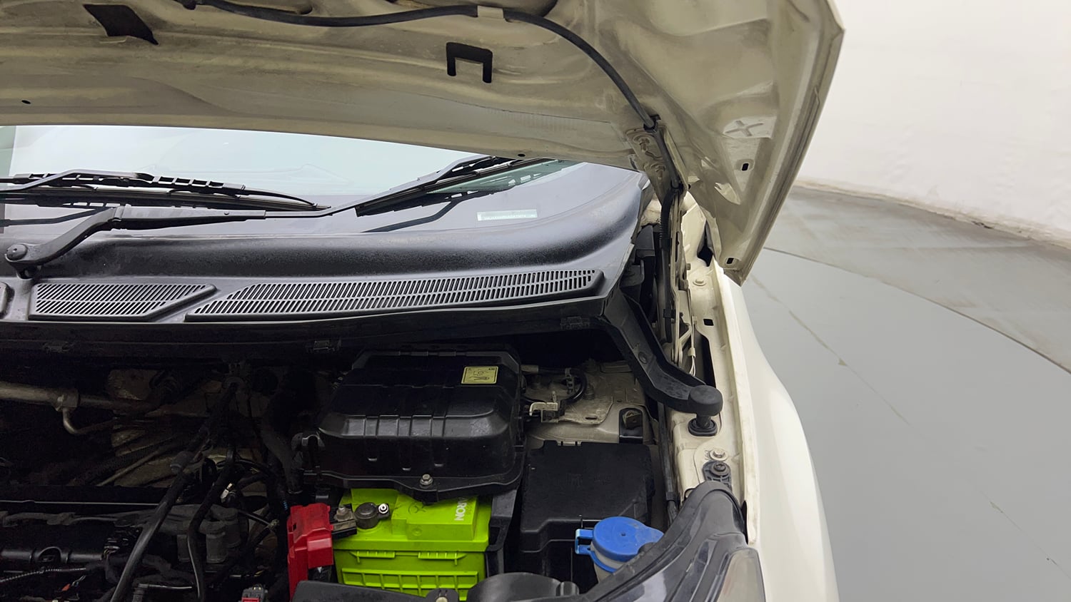 Used 2016 Ford EcoSport Trend 1.5L Ti-VCT Petrol Manual engine ENGINE LEFT SIDE HINGE & APRON VIEW