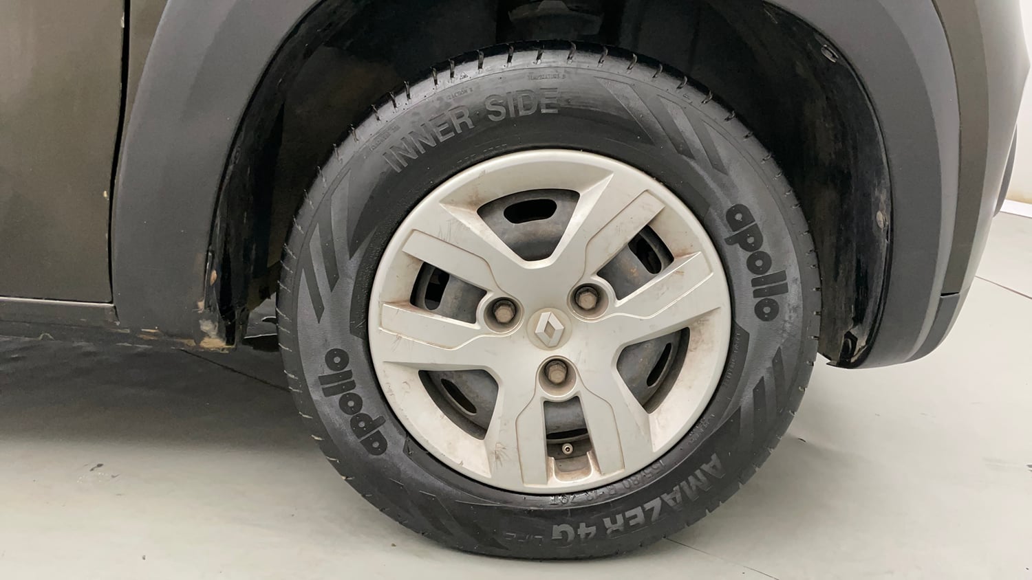 Used 2018 Renault Kwid 1.0 RXT Petrol Manual tyres RIGHT FRONT TYRE RIM VIEW