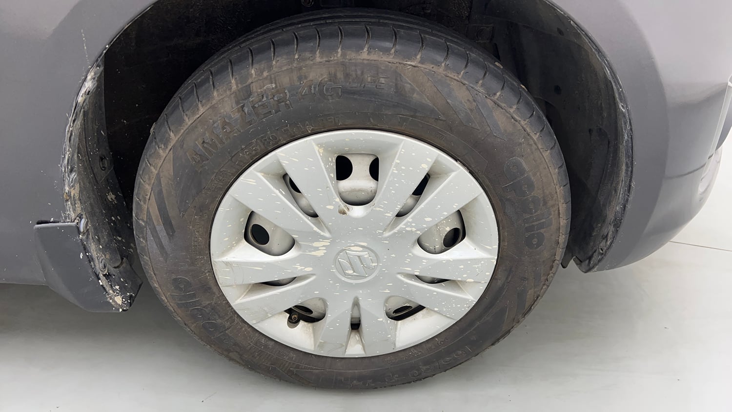 Used 2017 Maruti Suzuki Swift Lxi (O) Petrol Manual tyres RIGHT FRONT TYRE RIM VIEW