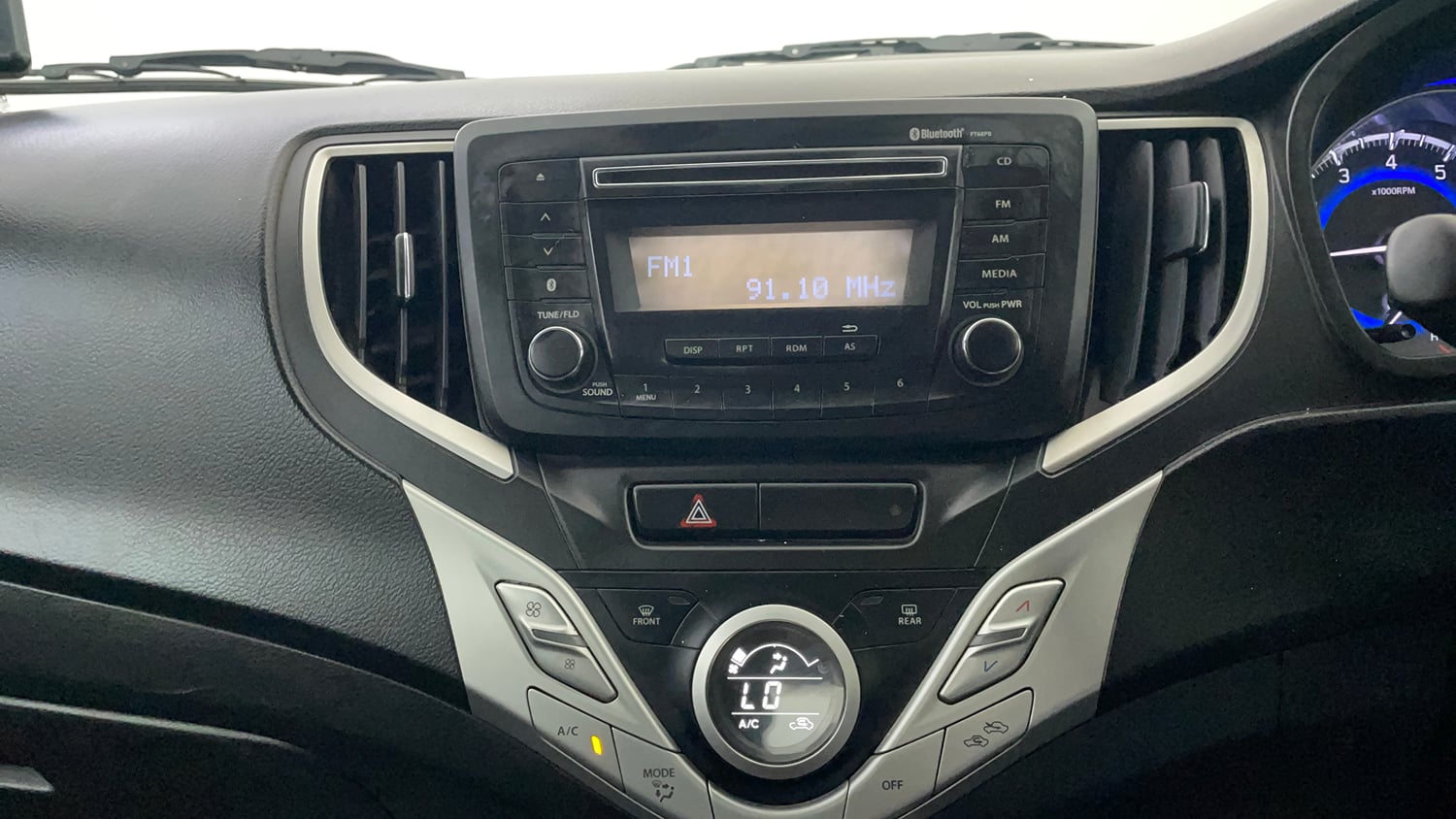 Used 2017 Maruti Suzuki Baleno Delta 1.2 Petrol Manual interior MUSIC SYSTEM & AC CONTROL VIEW