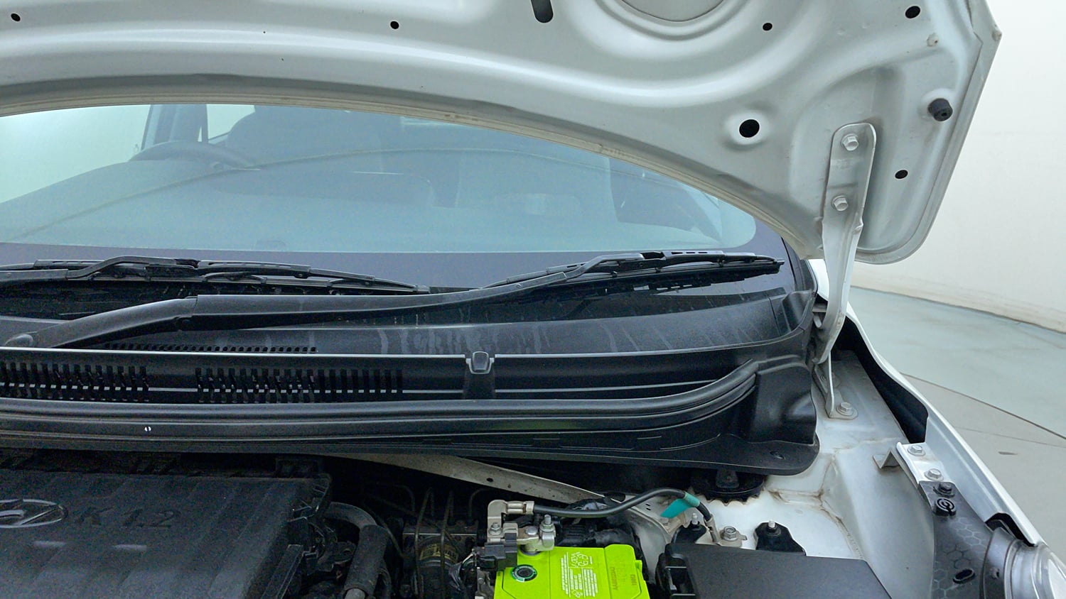 Used 2022 Hyundai Grand i10 Nios Asta AMT 1.2 Kappa VTVT Petrol Automatic engine ENGINE LEFT SIDE HINGE & APRON VIEW