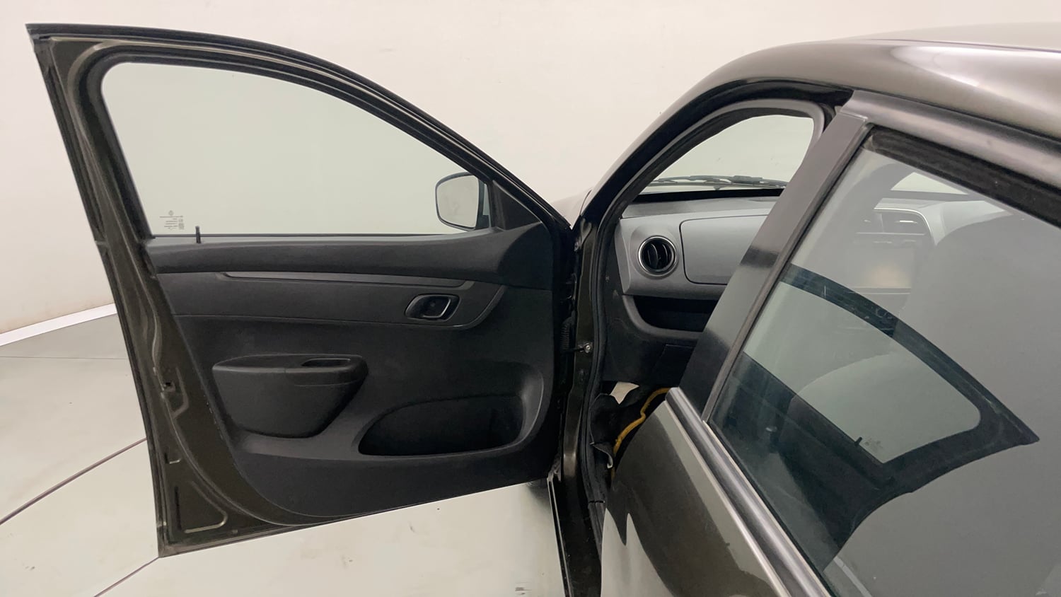 Used 2018 Renault Kwid 1.0 RXT Petrol Manual interior LEFT FRONT DOOR OPEN VIEW