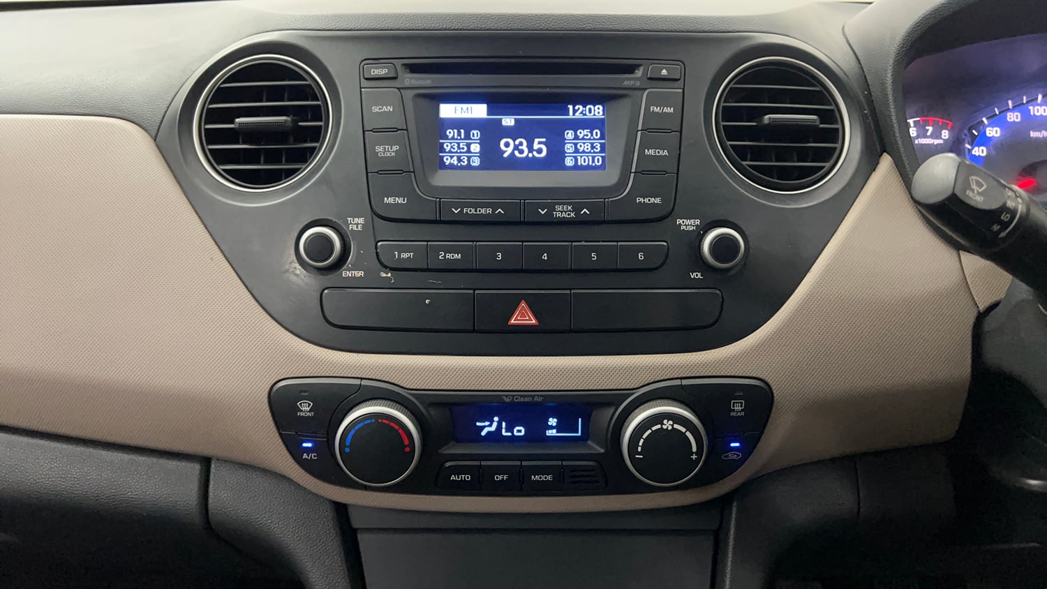 Used 2016 Hyundai Xcent SX 1.2 (O) Petrol Manual interior MUSIC SYSTEM & AC CONTROL VIEW