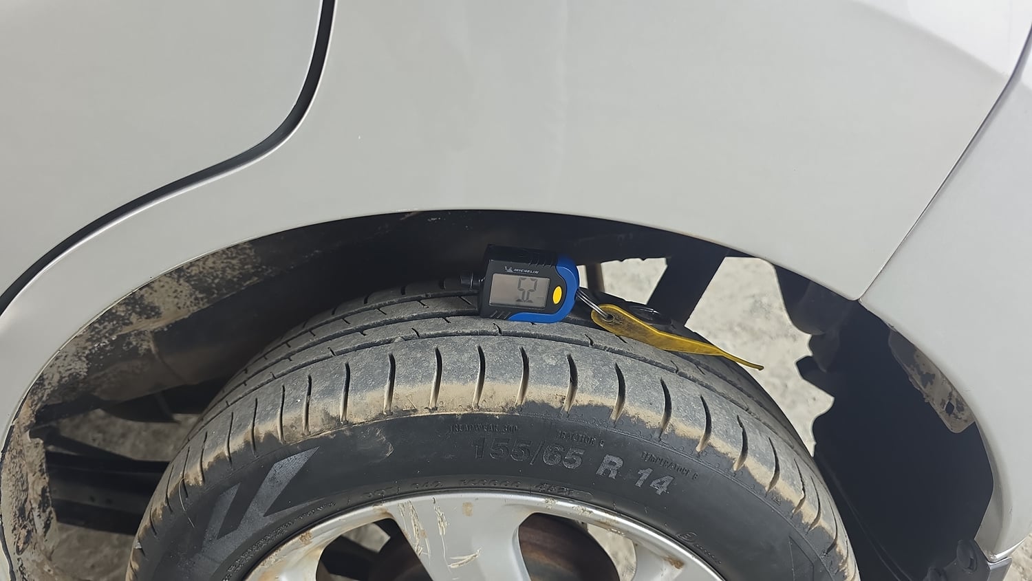Used 2015 Maruti Suzuki Wagon R VXI Petrol Manual tyres LEFT REAR TYRE TREAD VIEW