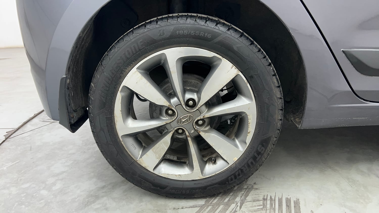 Used 2016 Hyundai Elite i20 Asta 1.2 (O) Petrol Manual tyres RIGHT REAR TYRE RIM VIEW