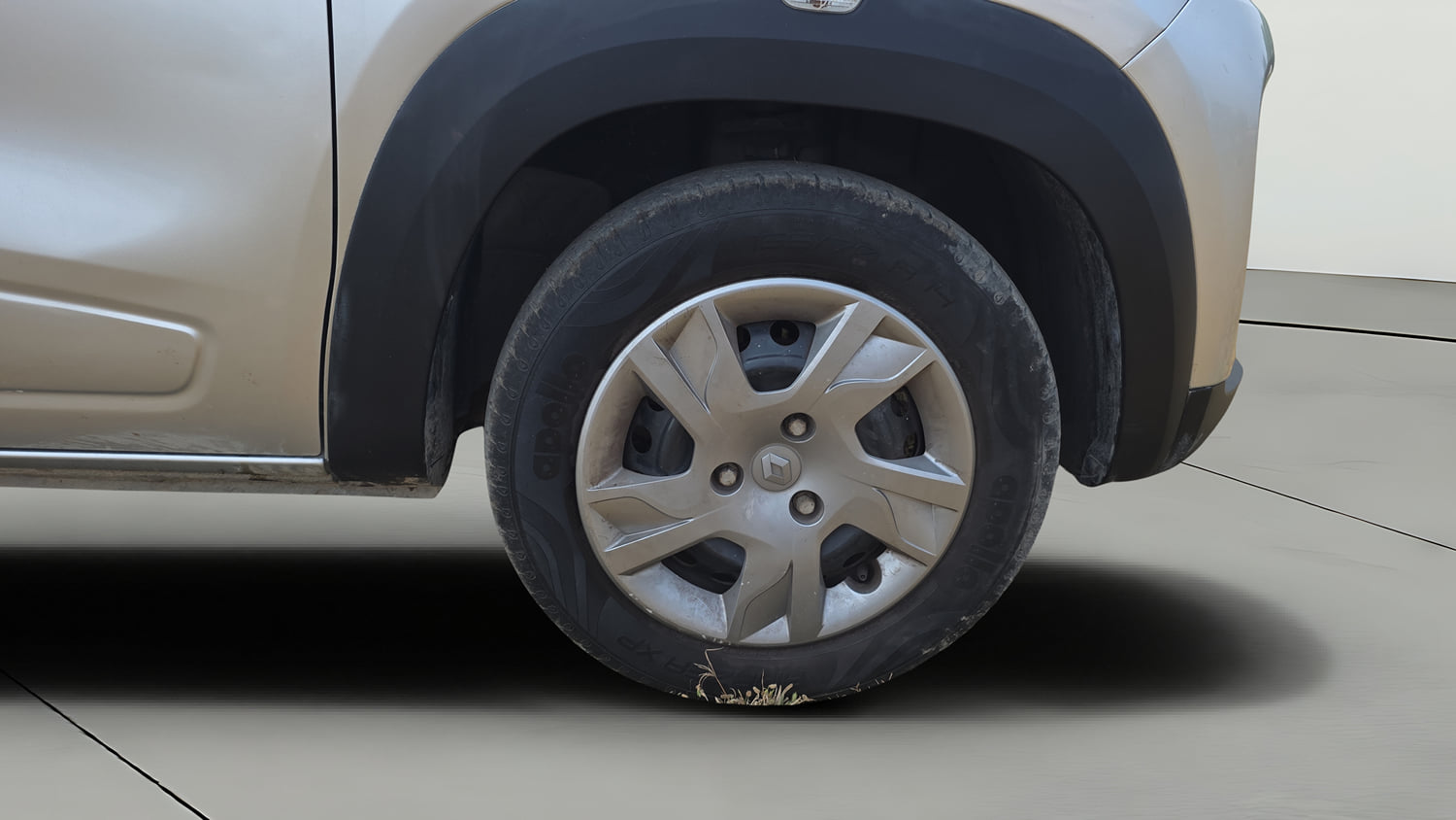 Used 2021 Renault Kwid RXT 1.0 Opt Petrol Manual tyres RIGHT FRONT TYRE RIM VIEW
