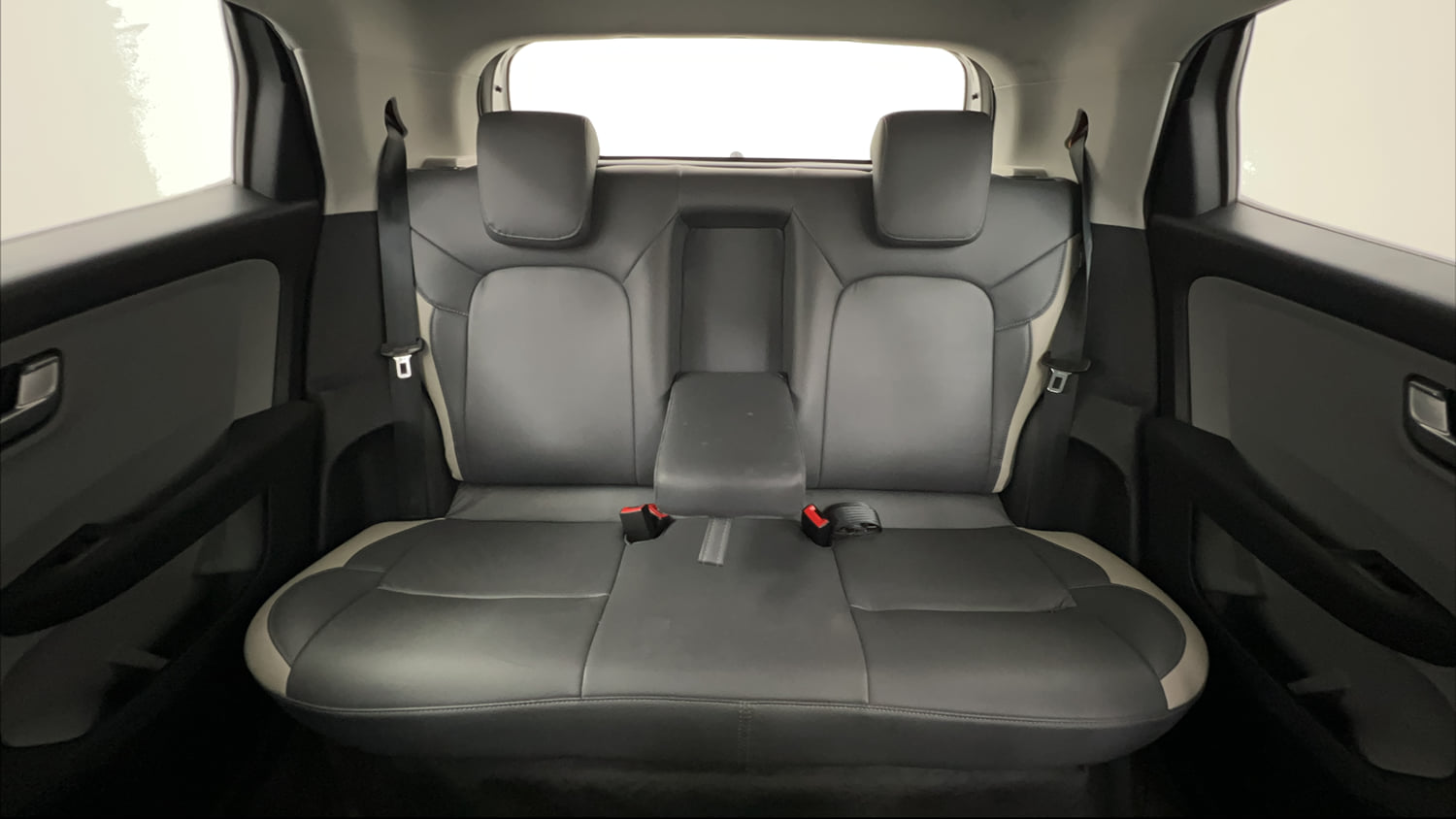 Used 2020 Tata Altroz XZ Petrol Petrol Manual interior REAR SEAT CONDITION VIEW