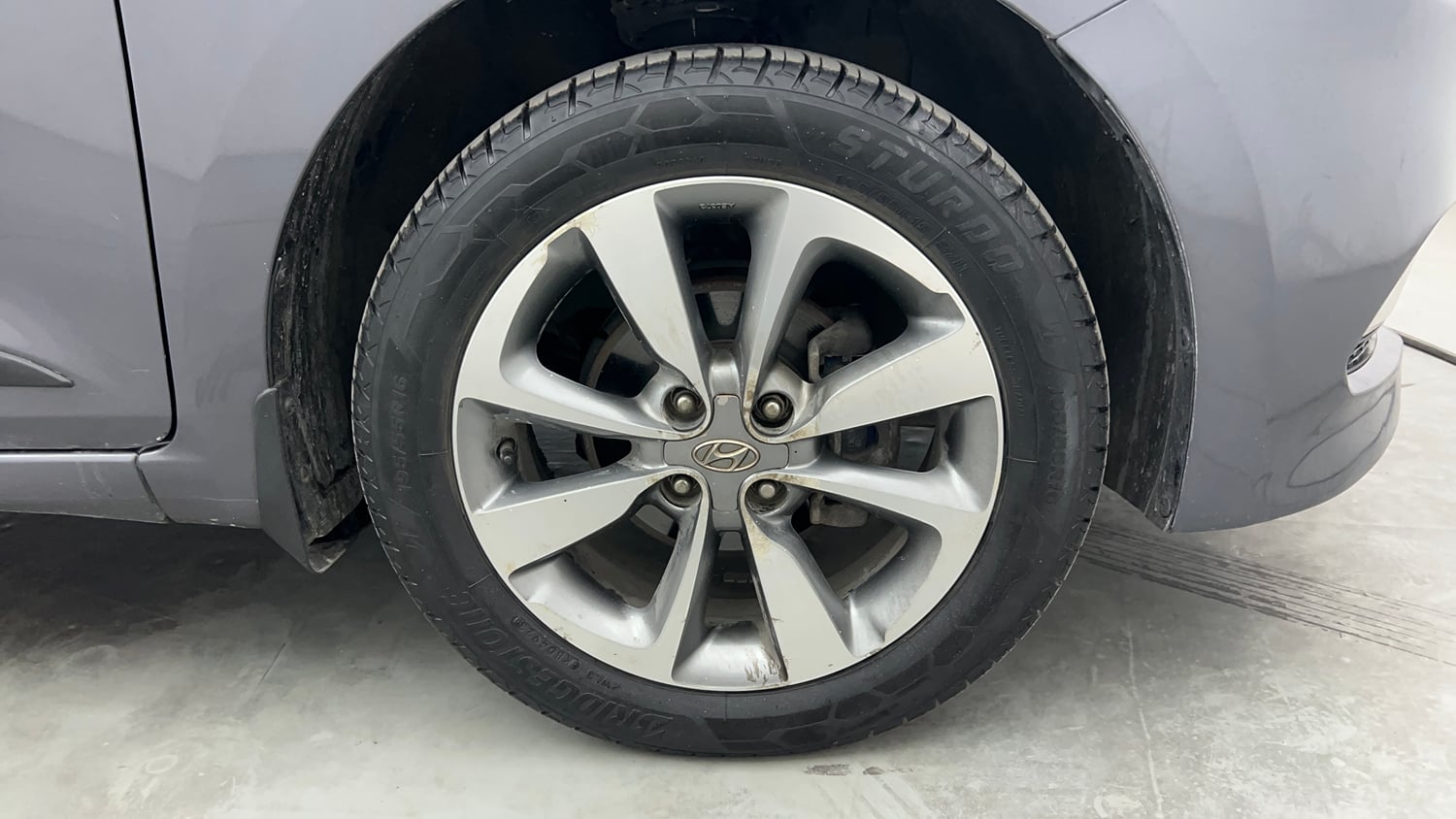 Used 2016 Hyundai Elite i20 Asta 1.2 (O) Petrol Manual tyres RIGHT FRONT TYRE RIM VIEW