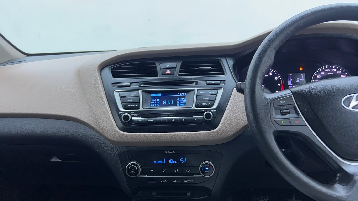 Used 2016 Hyundai Elite i20 Sportz 1.2 Petrol Manual interior MUSIC SYSTEM & AC CONTROL VIEW