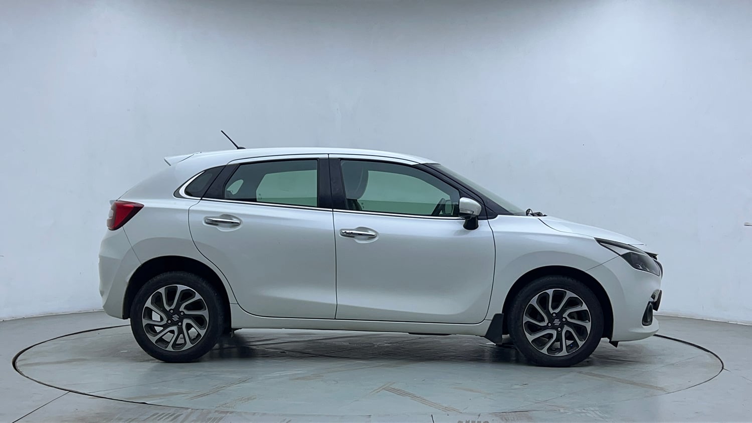 Used 2022 Maruti Suzuki Baleno Alpha MT Petrol Manual exterior RIGHT SIDE VIEW