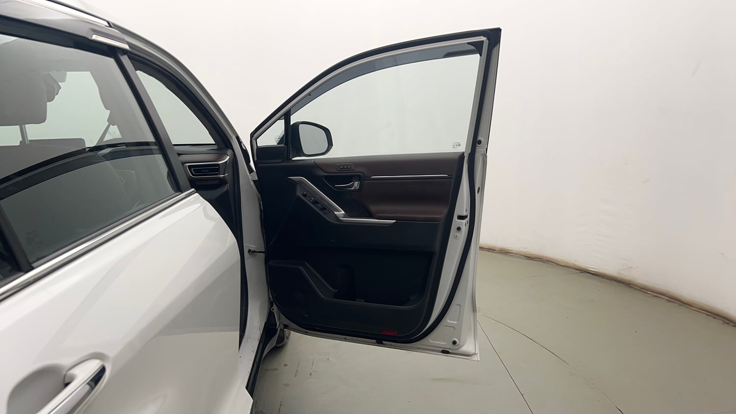 Used 2024 Toyota Innova Hycross ZX Hybrid 7 STR Hybrid Automatic interior RIGHT FRONT DOOR OPEN VIEW