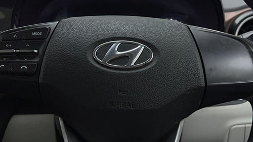 Used 2022 Hyundai Aura SX 1.2 CNG Cng Manual top_features Airbags