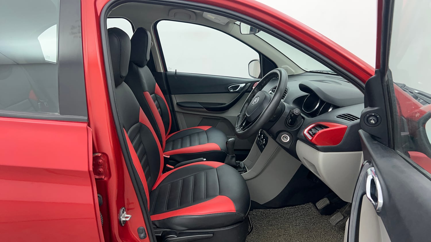 Used 2018 Tata Tiago Revotron XZ Petrol Manual interior RIGHT SIDE FRONT DOOR CABIN VIEW
