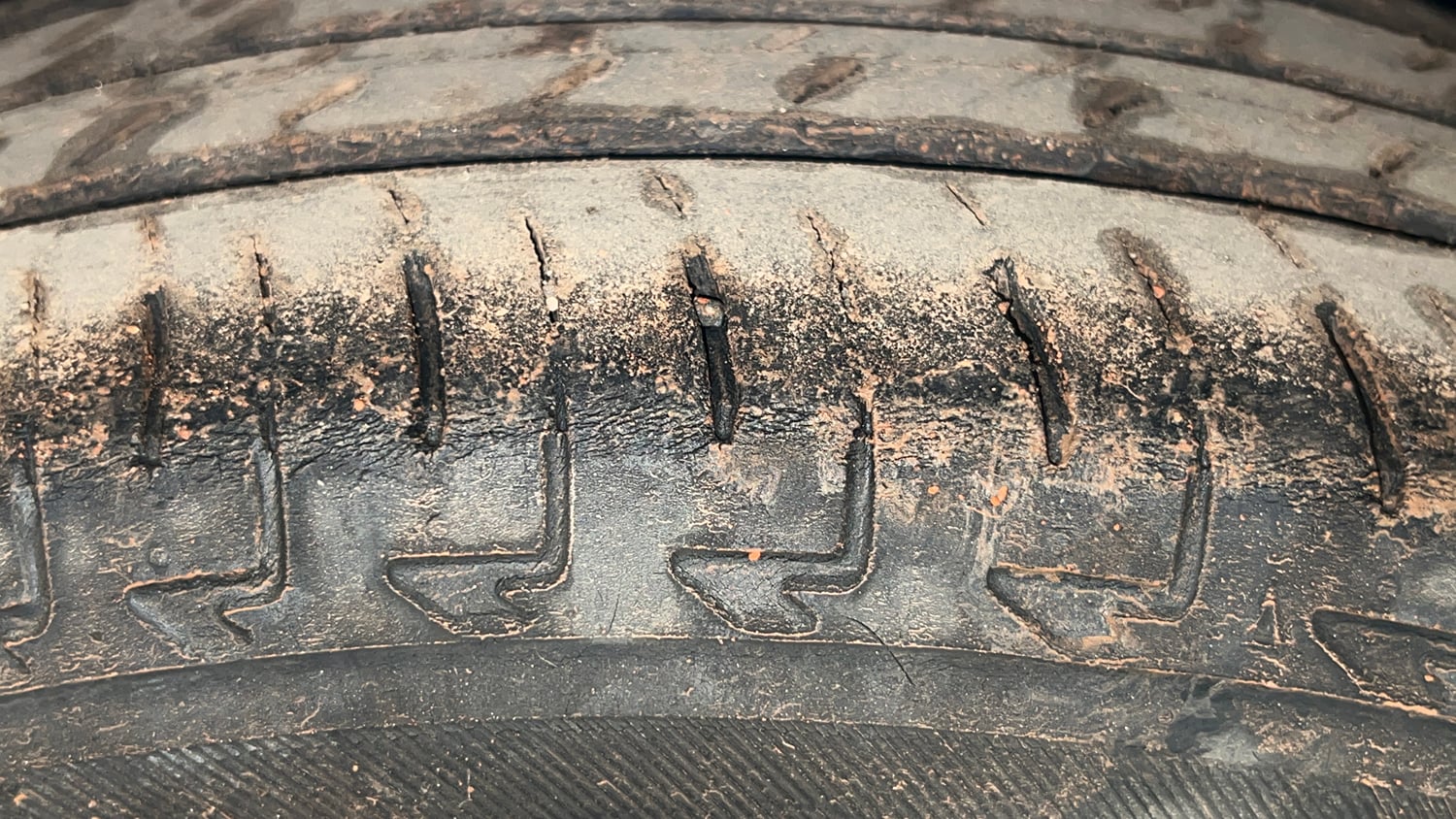 Used 2017 Maruti Suzuki Ignis Delta 1.2 MT Petrol Manual tyres RIGHT REAR TYRE TREAD VIEW