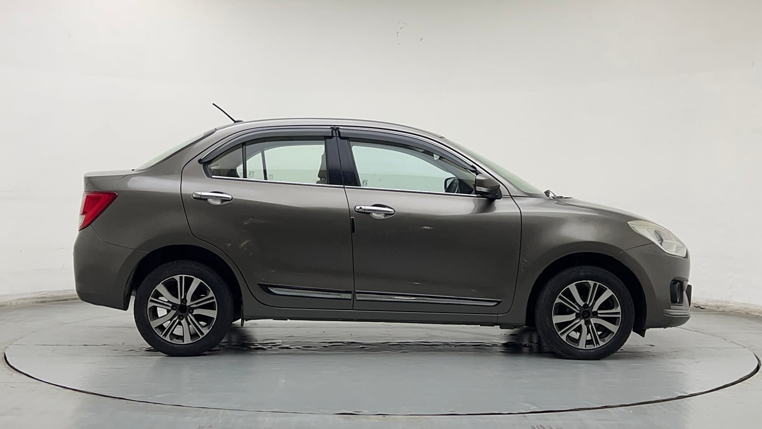Used 2018 Maruti Suzuki Dzire VXi AMT Petrol Automatic exterior RIGHT SIDE VIEW