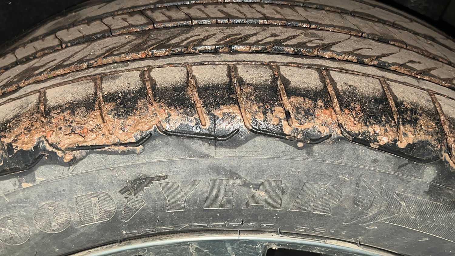 Used 2024 Toyota Innova Hycross ZX Hybrid 7 STR Hybrid Automatic tyres LEFT REAR TYRE TREAD VIEW