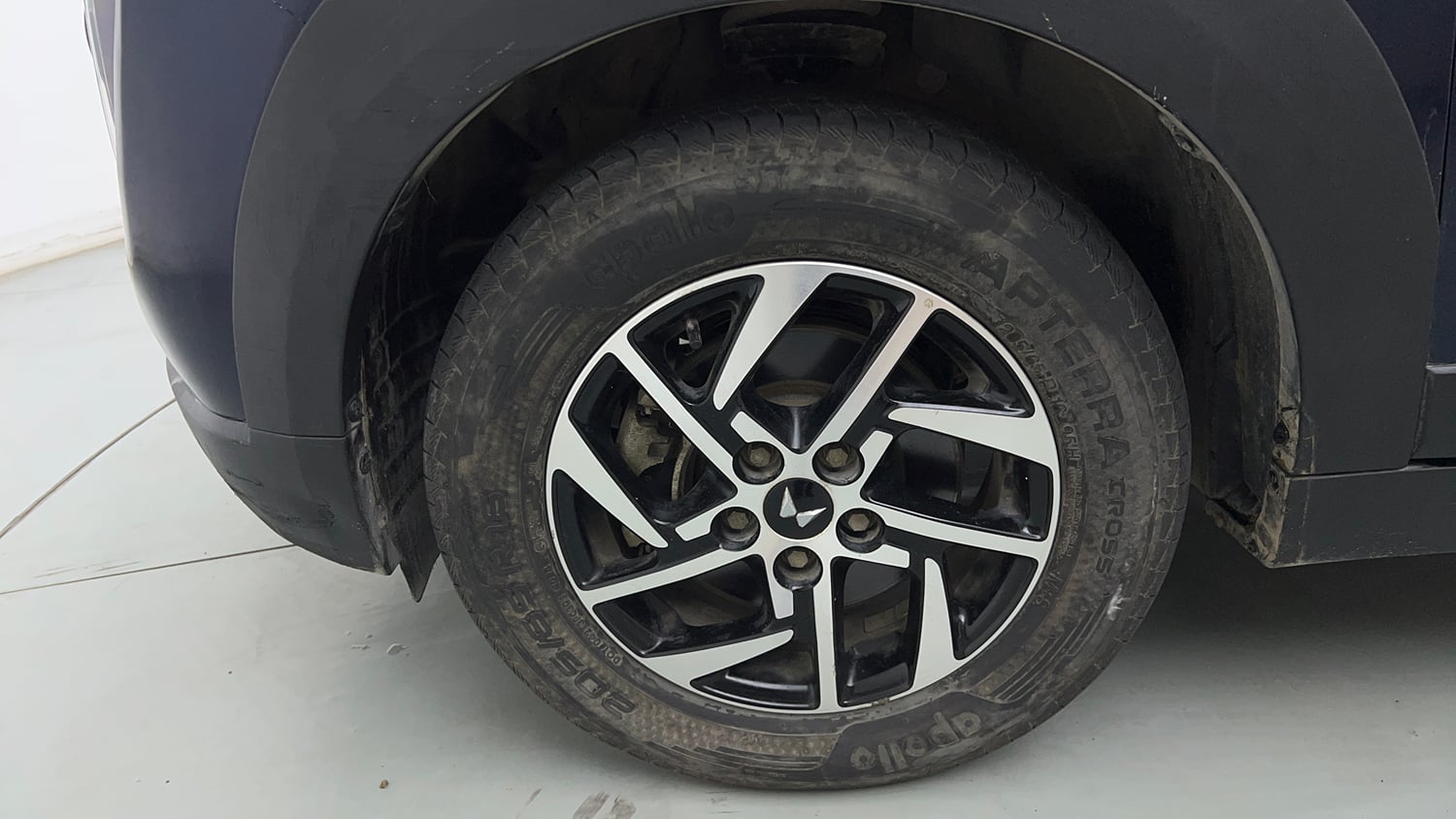 Used 2024 Mahindra XUV 3XO AX5L 1.2 Petrol Petrol Manual tyres LEFT FRONT TYRE RIM VIEW