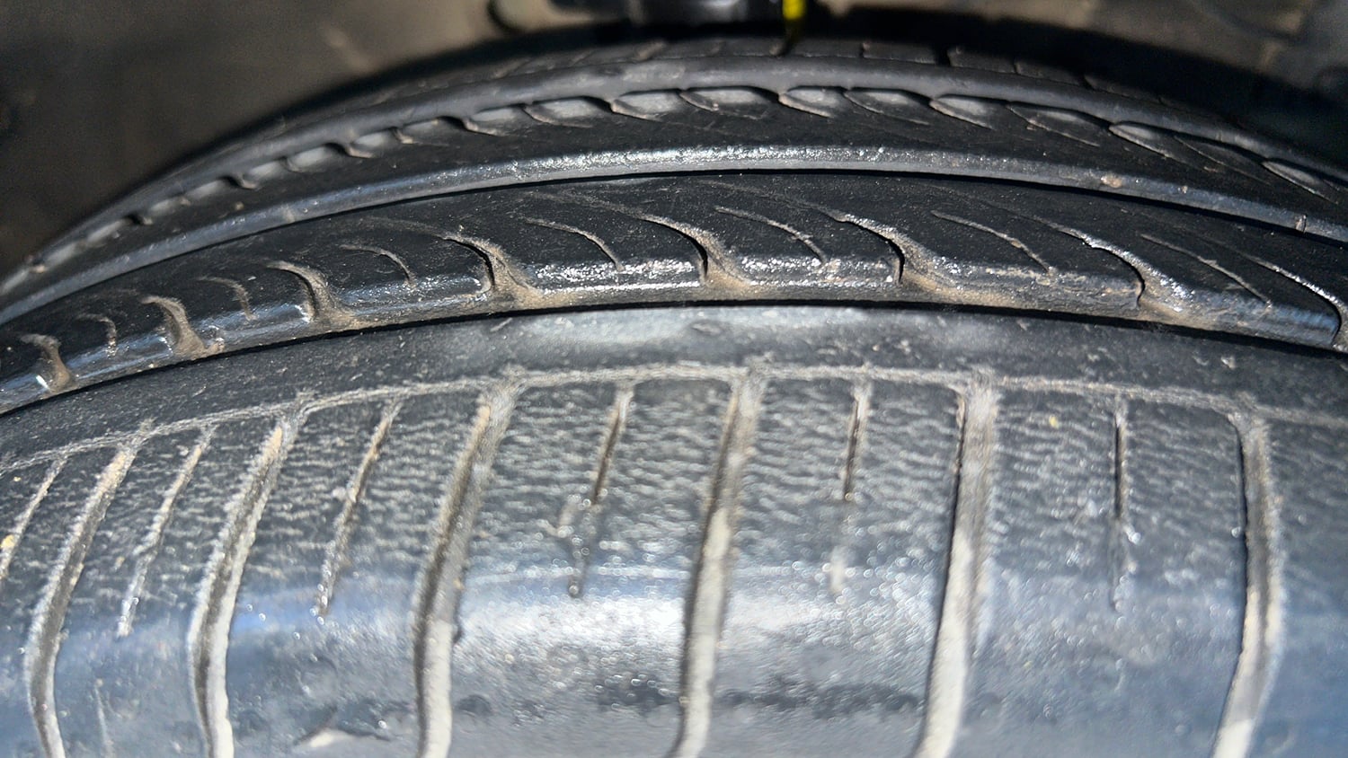Used 2015 Maruti Suzuki Ertiga ZXi Petrol Manual tyres RIGHT FRONT TYRE TREAD VIEW