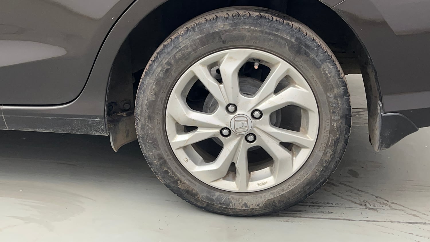 Used 2018 Honda Amaze 1.2 VX MT Petrol Petrol Manual tyres LEFT REAR TYRE RIM VIEW