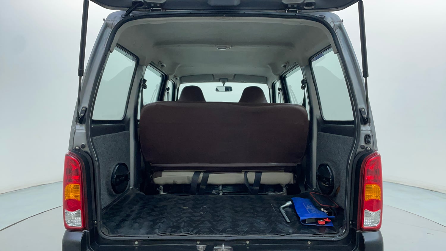 Used 2015 Maruti Suzuki Eeco 5 STR WITH A/C+HTR Petrol Manual interior DICKY INSIDE VIEW