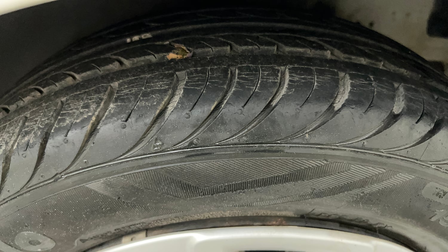 Used 2017 Hyundai Eon Magna + Petrol Manual tyres RIGHT FRONT TYRE TREAD VIEW