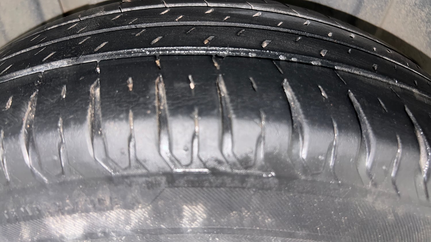 Used 2021 Maruti Suzuki XL6 Alpha MT Petrol Petrol Manual tyres RIGHT REAR TYRE TREAD VIEW