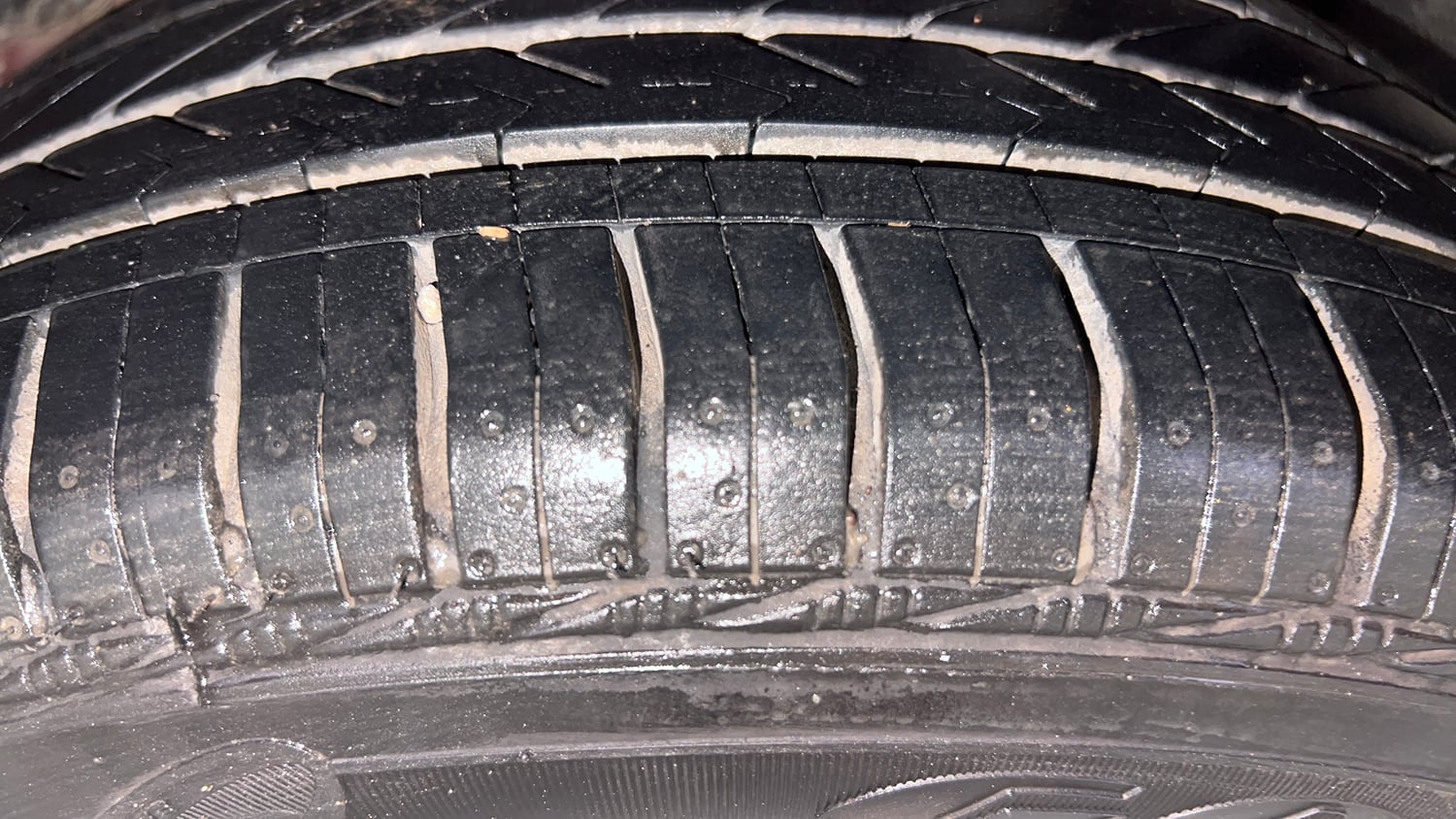 Used 2016 Ford Figo Aspire Titanium1.5 TDCi Diesel Manual tyres LEFT REAR TYRE TREAD VIEW