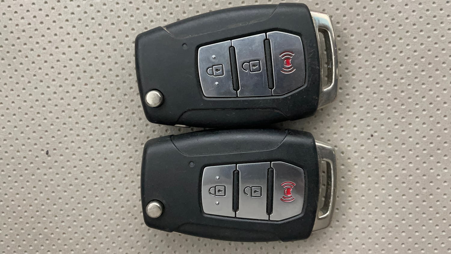 Used 2021 Mahindra XUV 300 W8 1.2 Petrol Petrol Manual extra CAR KEY VIEW