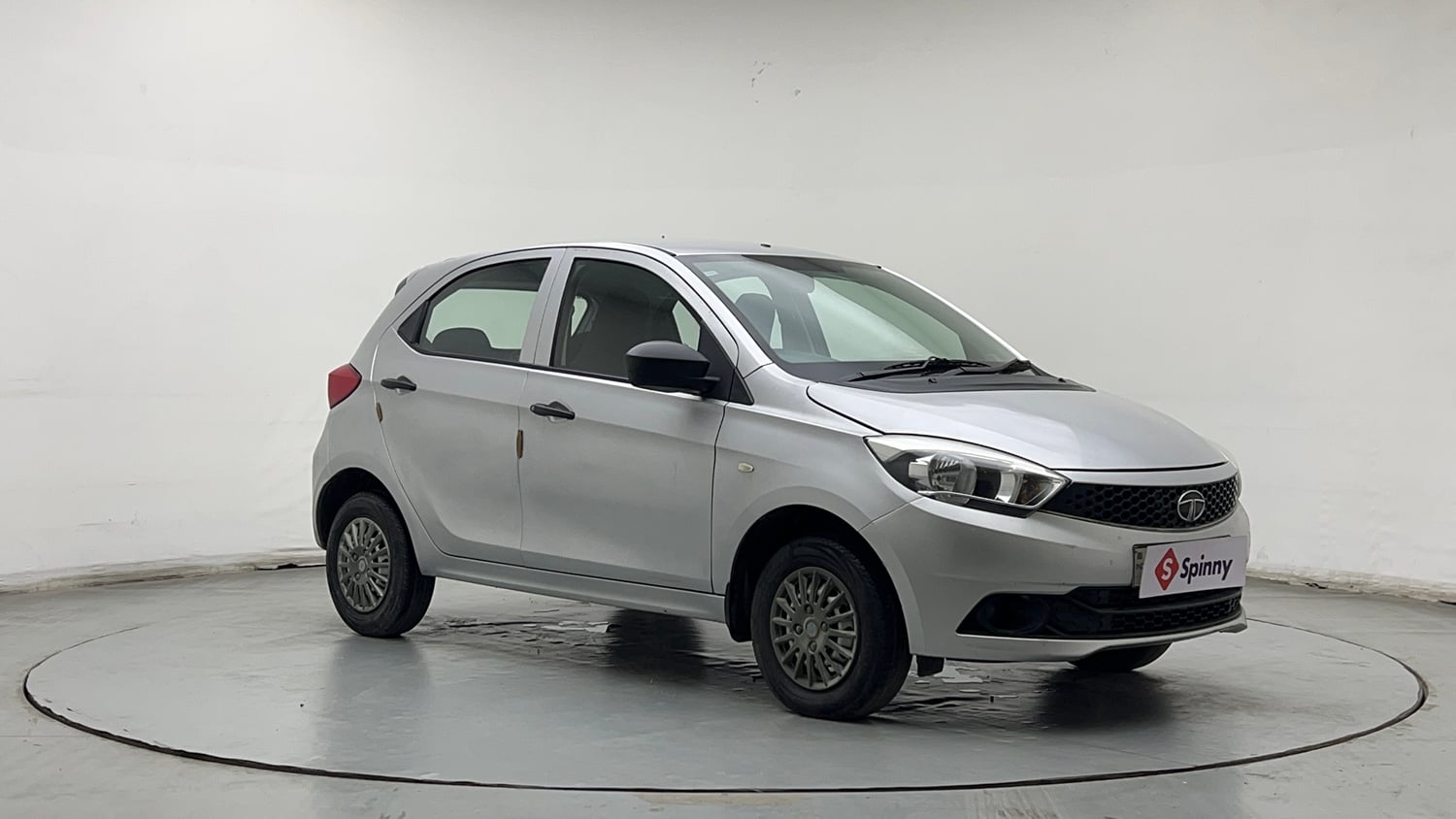 Used 2018 Tata Tiago Revotron XE Petrol Manual exterior RIGHT FRONT CORNER VIEW