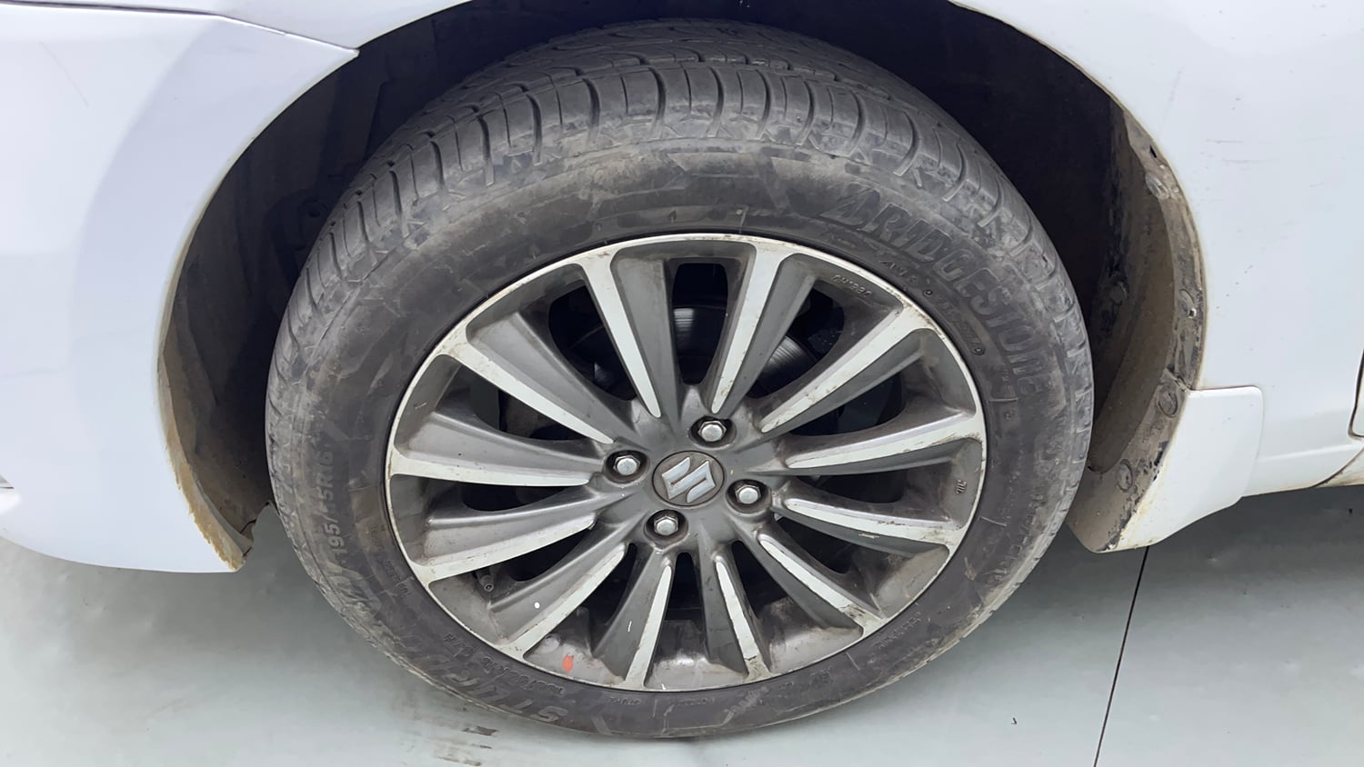 Used 2020 Maruti Suzuki Ciaz Alpha Hybrid 1.5 AT Petrol Automatic tyres LEFT FRONT TYRE RIM VIEW