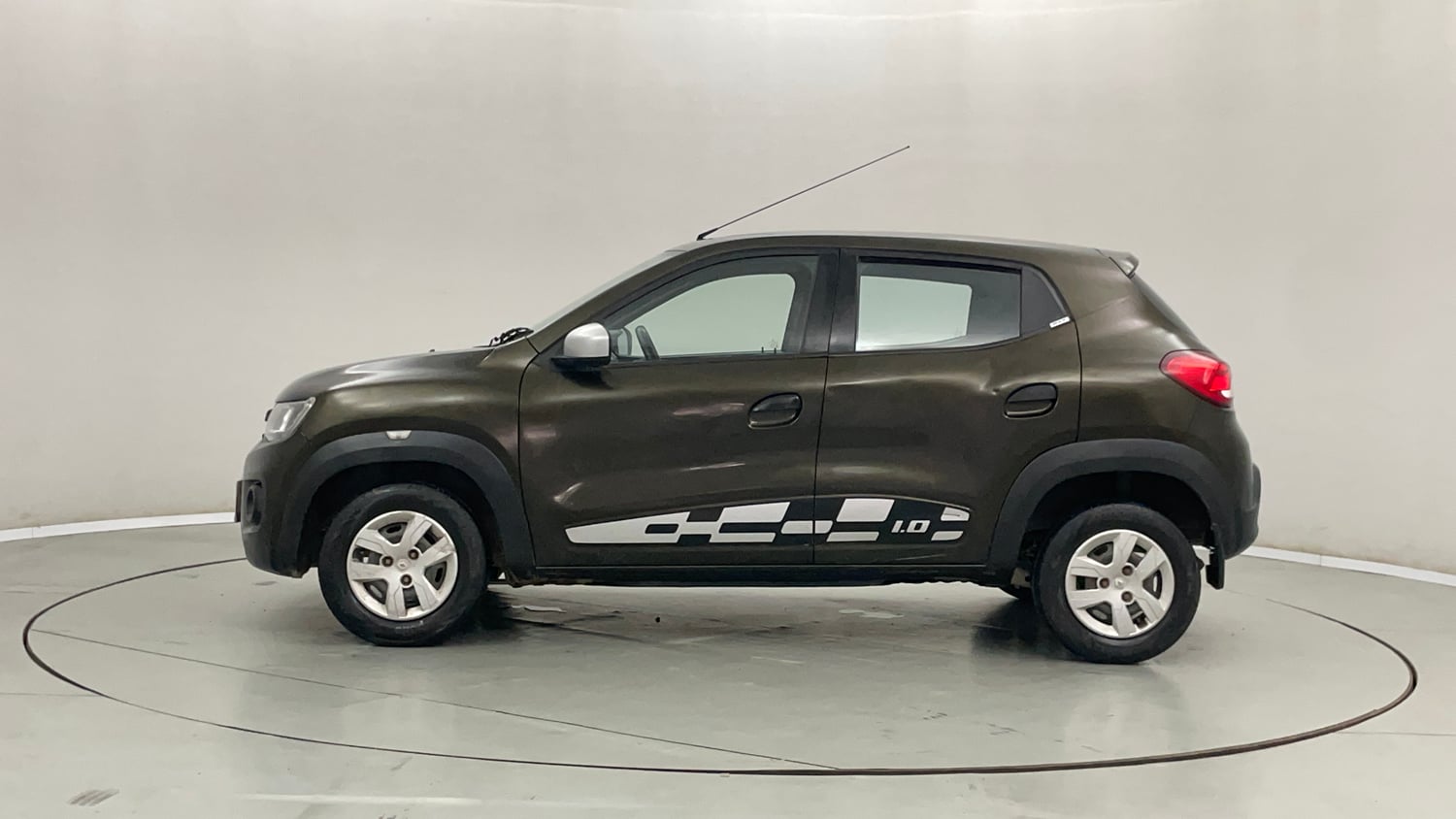 Used 2018 Renault Kwid 1.0 RXT Petrol Manual exterior LEFT SIDE VIEW