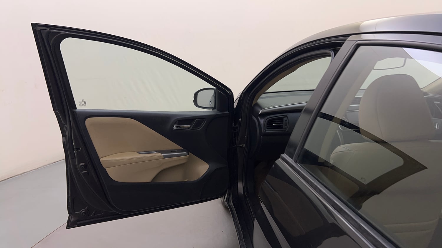 Used 2015 Honda City VX Petrol Manual interior LEFT FRONT DOOR OPEN VIEW
