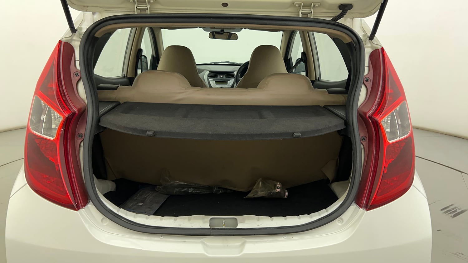 Used 2017 Hyundai Eon Magna + Petrol Manual interior DICKY INSIDE VIEW