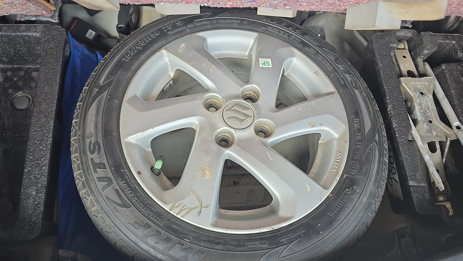 Used 2015 Maruti Suzuki Wagon R VXI Petrol Manual tyres SPARE TYRE VIEW