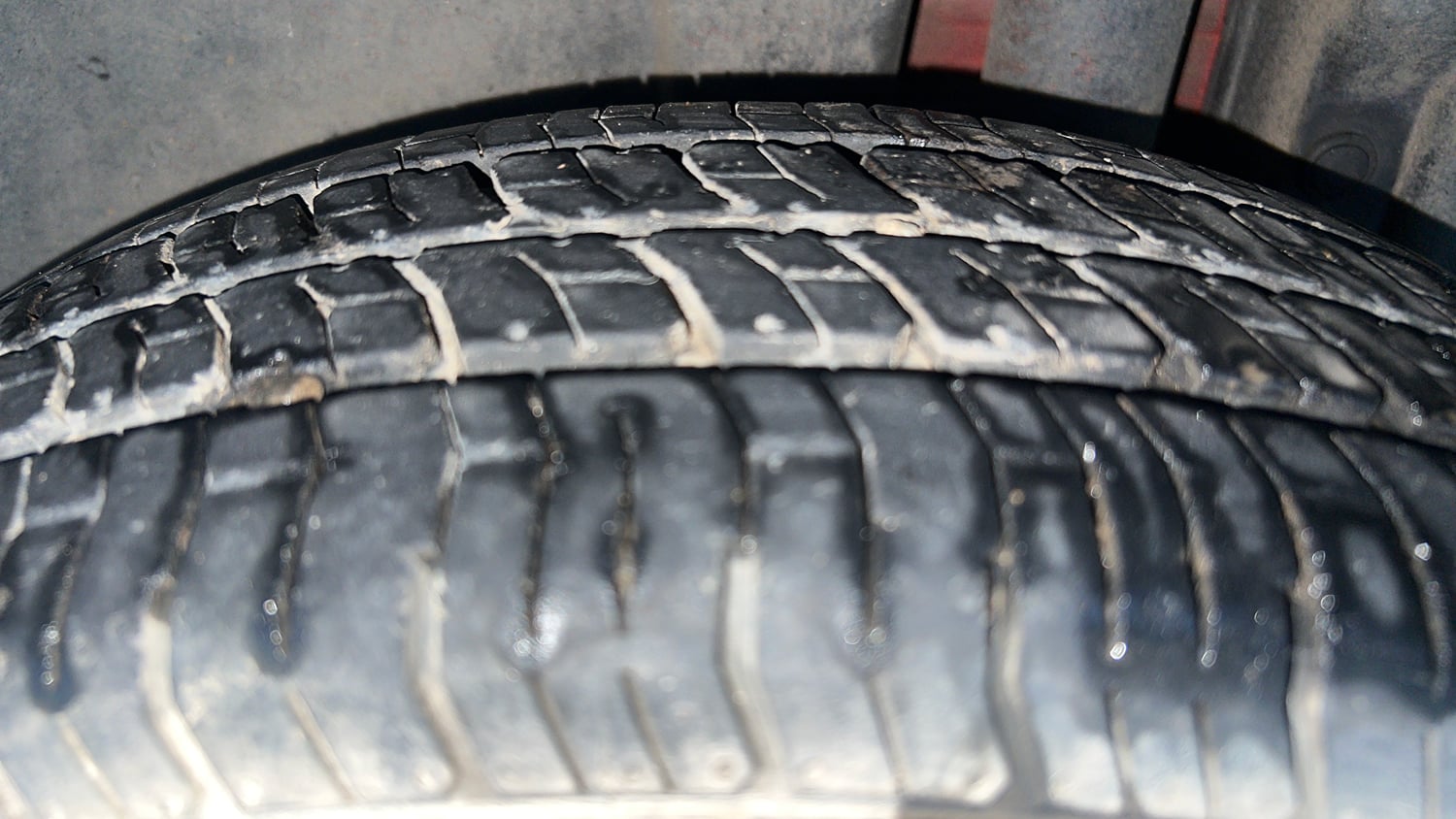 Used 2014 Maruti Suzuki Swift VXi Petrol Manual tyres LEFT REAR TYRE TREAD VIEW