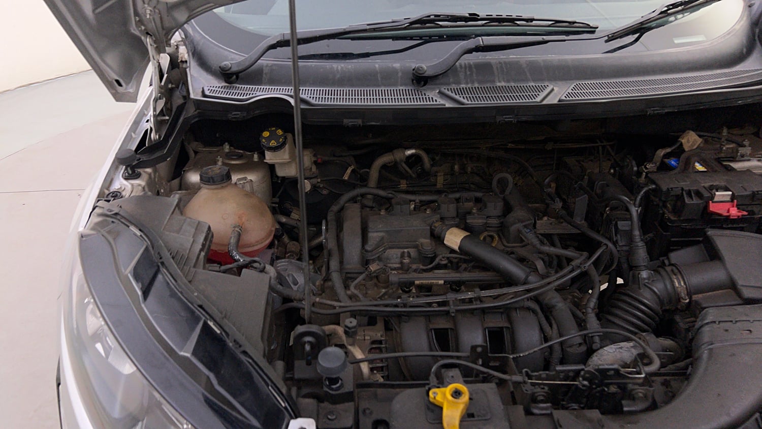 Used 2021 Ford EcoSport S MT 1.5 Ti-VCT Petrol Manual engine ENGINE RIGHT SIDE HINGE & APRON VIEW