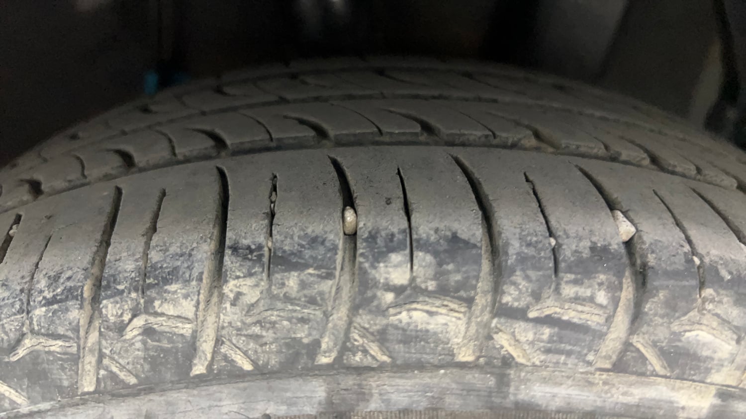 Used 2023 Hyundai Aura SX 1.2 CNG Cng Manual tyres LEFT REAR TYRE TREAD VIEW