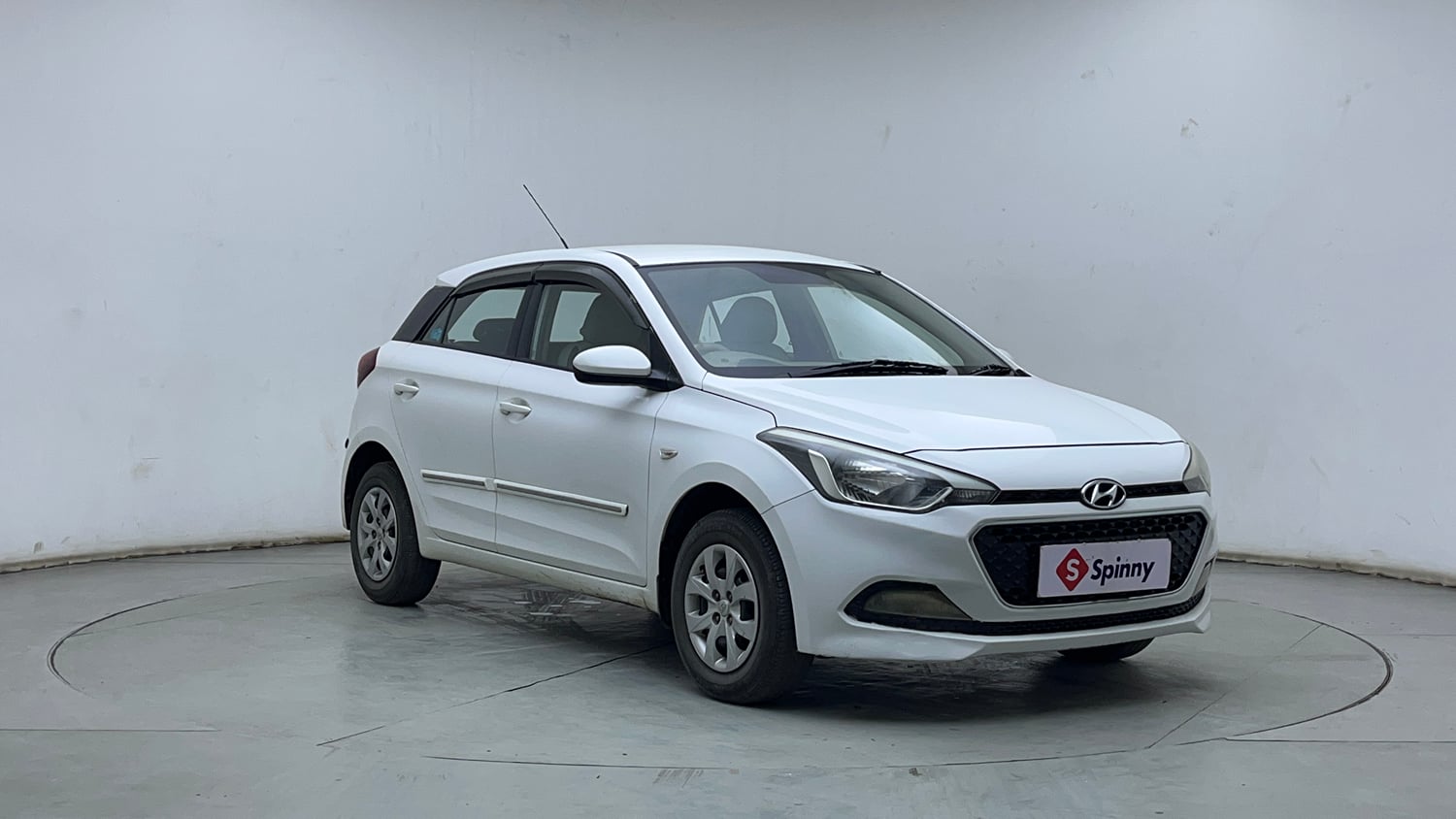 Used 2015 Hyundai Elite i20 Magna 1.2 Petrol Manual exterior RIGHT FRONT CORNER VIEW