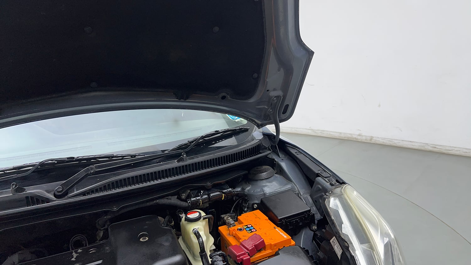 Used 2018 Maruti Suzuki Baleno Delta 1.3 Diesel Manual engine ENGINE LEFT SIDE HINGE & APRON VIEW