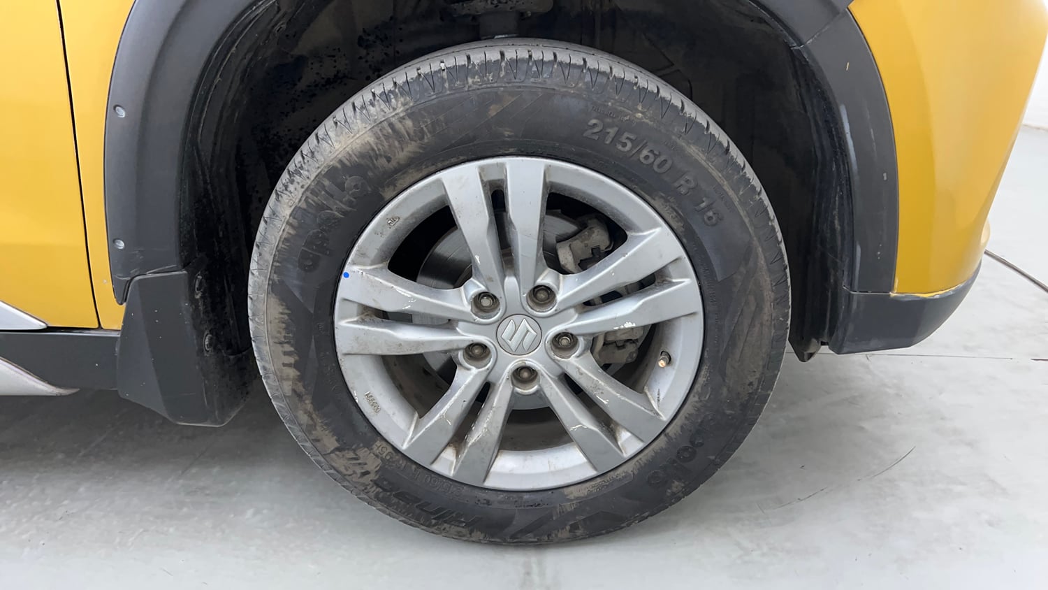 Used 2016 Maruti Suzuki Vitara Brezza ZDi+ Dual Tone Diesel Manual tyres RIGHT FRONT TYRE RIM VIEW