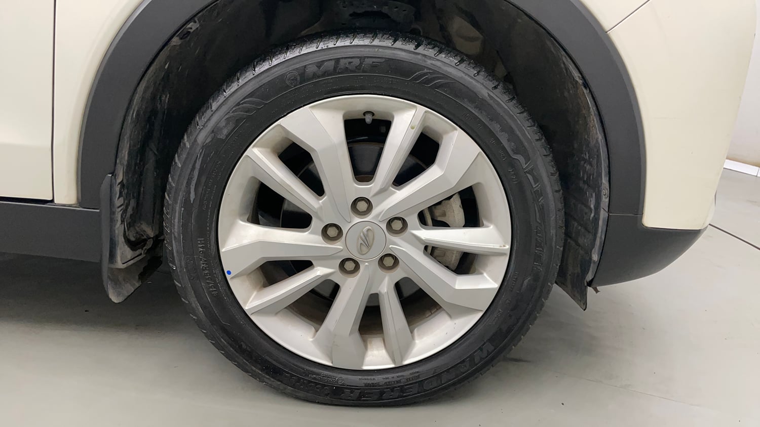 Used 2021 Mahindra XUV 300 W8 1.2 Petrol Petrol Manual tyres RIGHT FRONT TYRE RIM VIEW