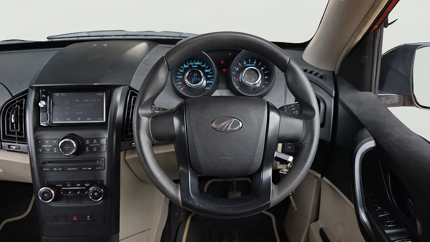 Used 2017 Mahindra XUV500 W4 Diesel Manual interior STEERING VIEW