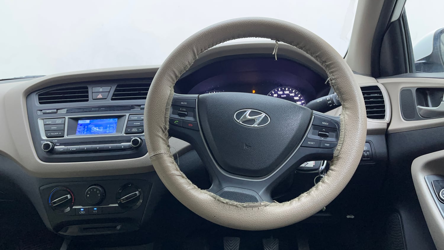 Used 2015 Hyundai Elite i20 Magna 1.2 Petrol Manual interior STEERING VIEW
