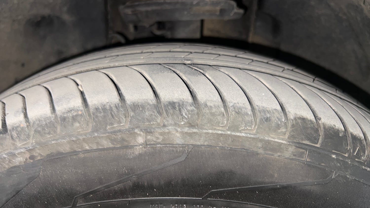 Used 2025 Tata Tiago XZA Petrol Automatic tyres LEFT FRONT TYRE TREAD VIEW