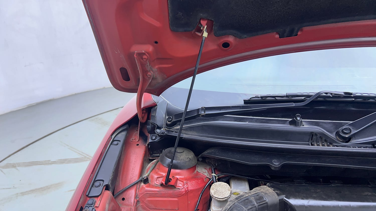 Used 2021 Maruti Suzuki Baleno Sigma Petrol Manual engine ENGINE RIGHT SIDE HINGE & APRON VIEW
