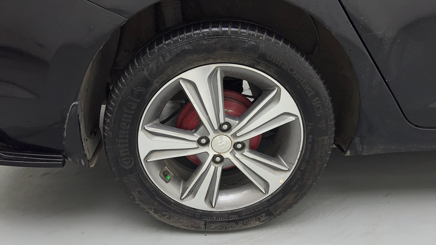 Used 2018 Hyundai Verna SX (O) 1.6 VTVT AT Petrol Automatic tyres RIGHT REAR TYRE RIM VIEW